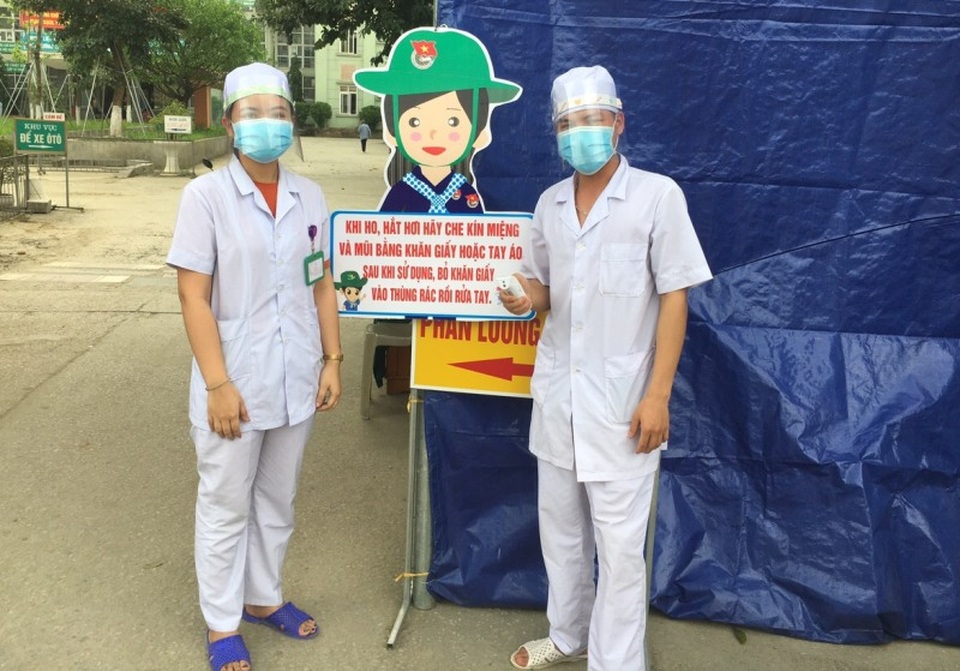 Thanh niên ngành y tế tự chế mặt nạ ngăn giọt bắn phòng, chống Covid-19 - 5 Thanh niên ngành y tế tự chế mặt nạ ngăn giọt bắn phòng, chống Covid-19 - 5