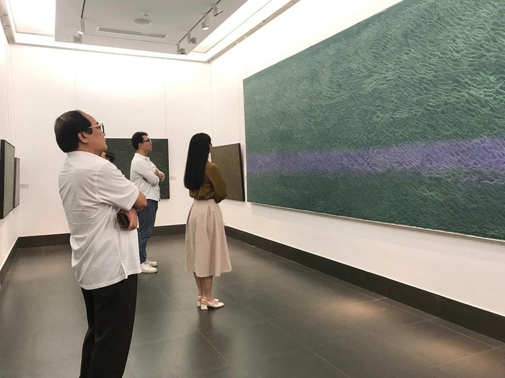 Vẻ đẹp của Người đàn bà đi tới mặt trời trong tranh Đỗ Chung - 1 Vẻ đẹp của Người đàn bà đi tới mặt trời trong tranh Đỗ Chung - 1