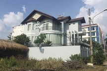 Đại gia khóc ròng vì thú chơi biệt thự