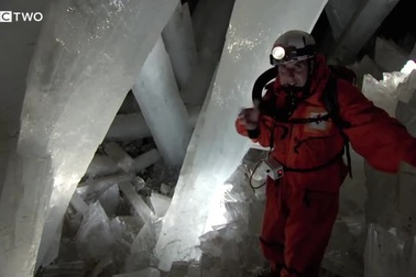 Hang động chứa pha lê kích thước lớn gấp 6 lần người nhưng cực nguy hiểm