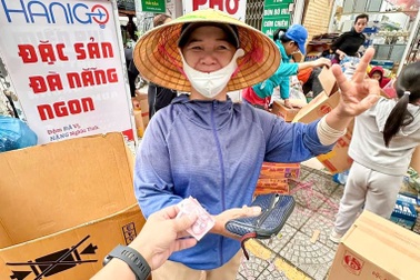 “Cho cô góp 100.000 đồng gửi bà con Đắk Lắk với!”