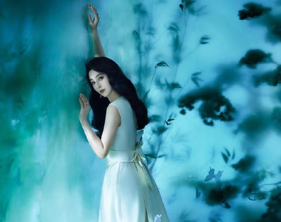 Phạm Băng Băng để lộ “vòng hai” lớn bất thường - 4 Phạm Băng Băng để lộ “vòng hai” lớn bất thường - 4