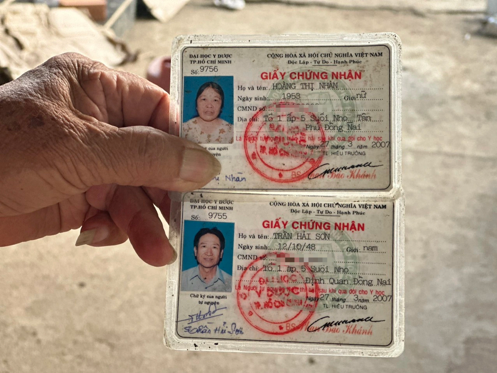 Đôi vợ chồng đồng lòng hiến xác, tự xây mộ, chuẩn bị hậu sự cho mình - 3 Đôi vợ chồng đồng lòng hiến xác, tự xây mộ, chuẩn bị hậu sự cho mình - 3
