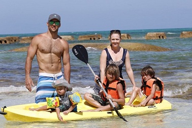 Gia đình hạnh phúc của “cô phù thủy nhỏ” Melissa Joan Hart