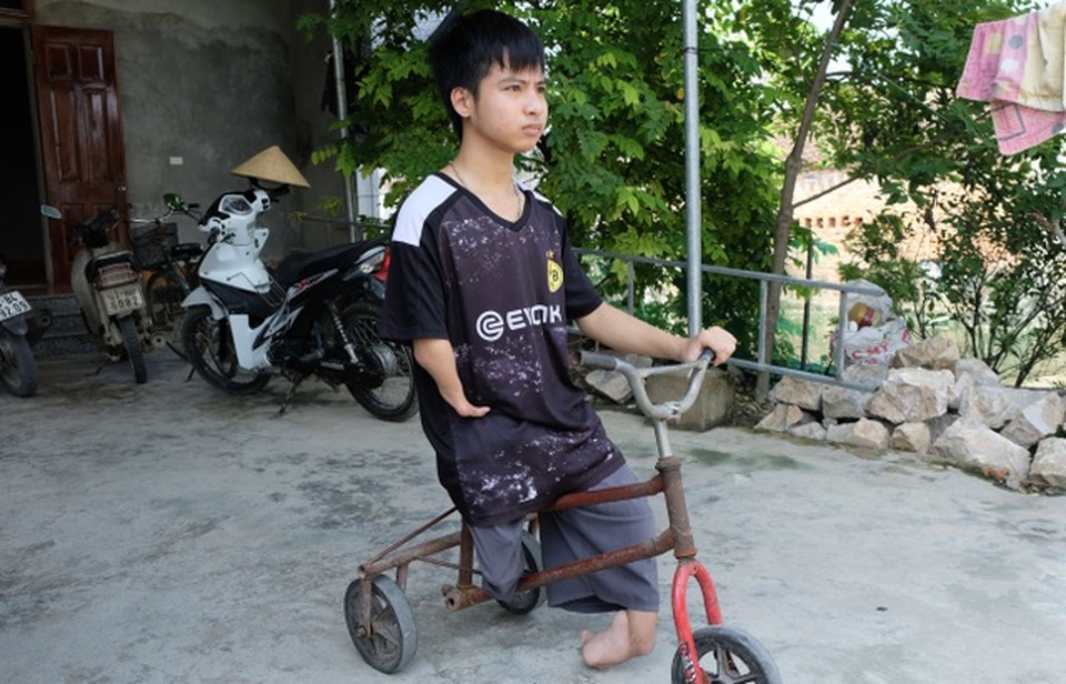 ĐH Bách khoa Hà Nội hỗ trợ học phí cho nam sinh được bạn cõng đi học 10 năm - 1 ĐH Bách khoa Hà Nội hỗ trợ học phí cho nam sinh được bạn cõng đi học 10 năm - 1