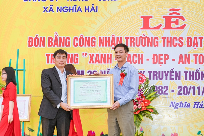 Trường THCS Nghĩa Hải đón nhận Bằng công nhận trường đạt chuẩn Quốc gia mức độ 2 - Ảnh 2.