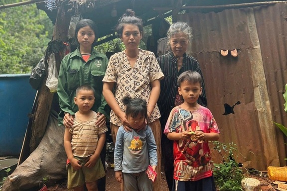 Người phụ nữ 65 tuổi gồng gánh cả gia đình trong bệnh tật, nghèo khó