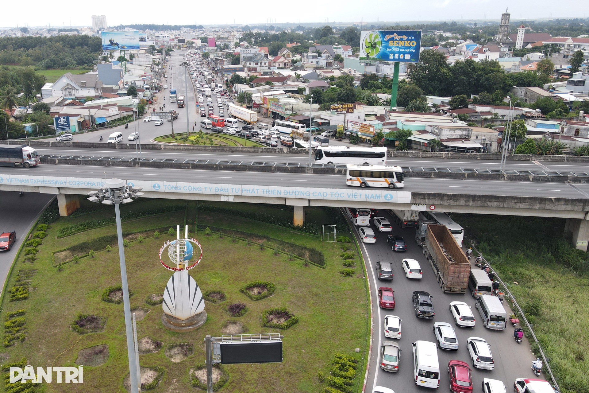 Người dân quay lại TPHCM sớm, quốc lộ 51 ùn tắc kéo dài - 6 Người dân quay lại TPHCM sớm, quốc lộ 51 ùn tắc kéo dài - 6