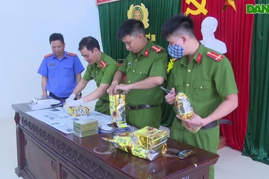 Cảnh sát vây bắt tội phạm ma túy