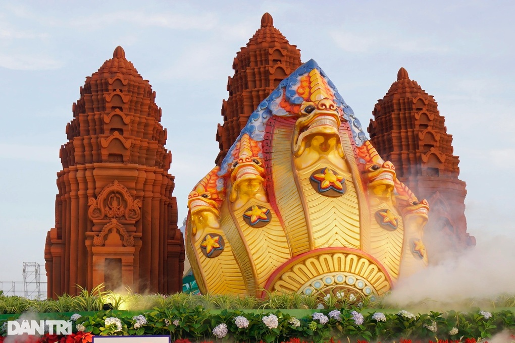 Ngắm rắn thần Naga 5 đầu, biểu tượng linh vật Xuân Ất Tỵ ở Bình Định - 1 Ngắm rắn thần Naga 5 đầu, biểu tượng linh vật Xuân Ất Tỵ ở Bình Định - 1