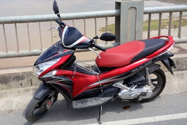 Hà Nội: Thiếu nữ nhảy cầu Vĩnh Tuy tự tử