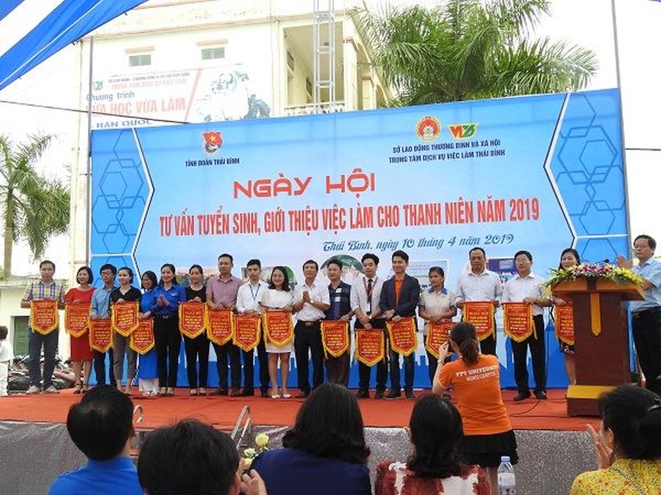 100% lao động thất nghiệp tìm được việc làm sau khi học nghề - 1 100% lao động thất nghiệp tìm được việc làm sau khi học nghề - 1