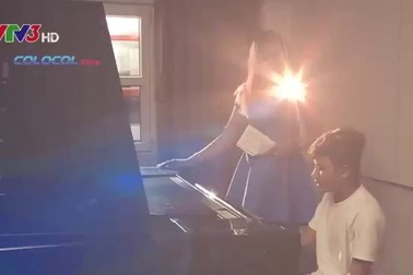 Phi Thanh Vân run rẩy hát dân ca Bắc Bộ