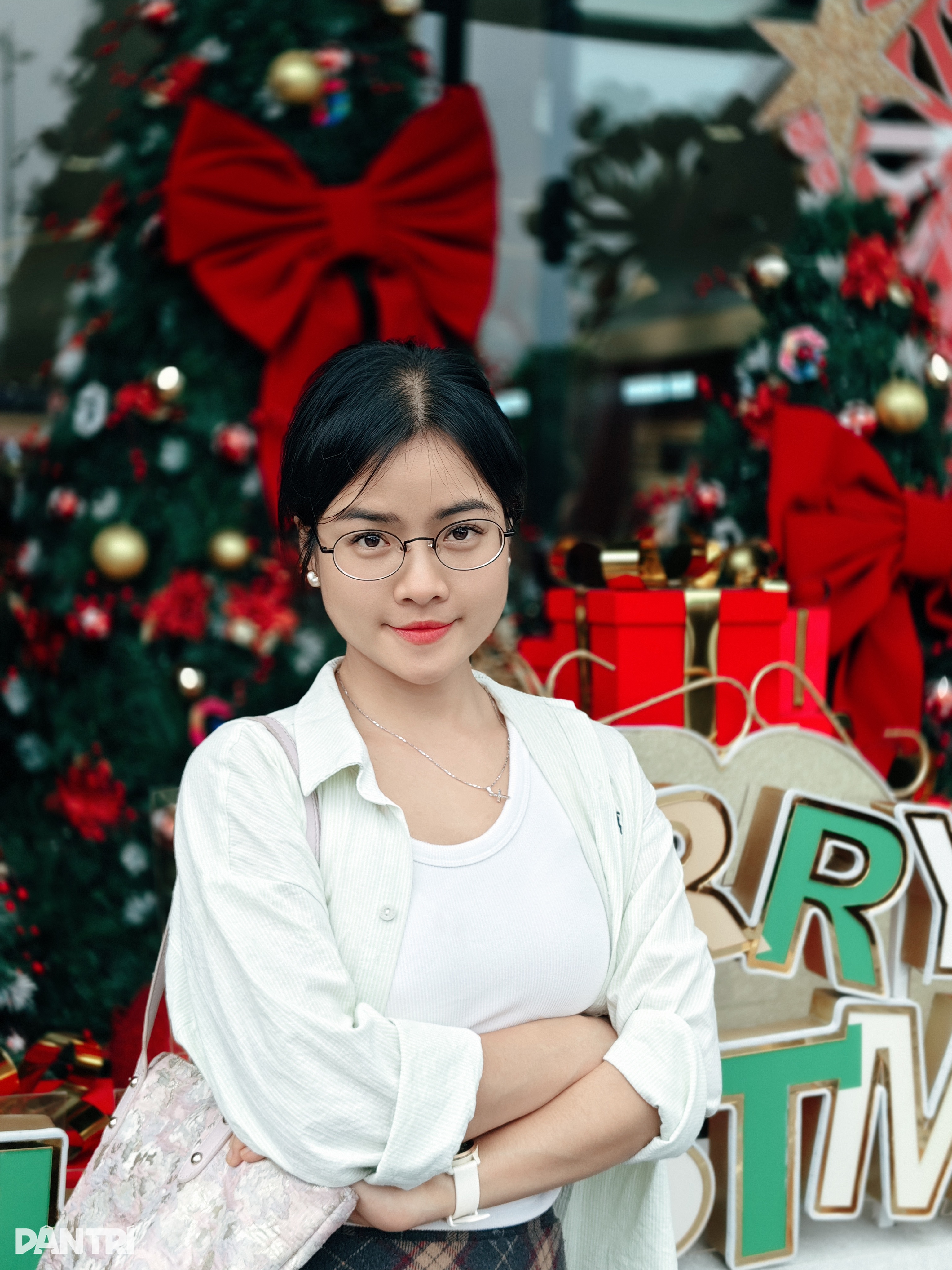 View - Đánh giá chi tiết Vivo V40 5G sau một tuần sử dụng | Báo Dân trí