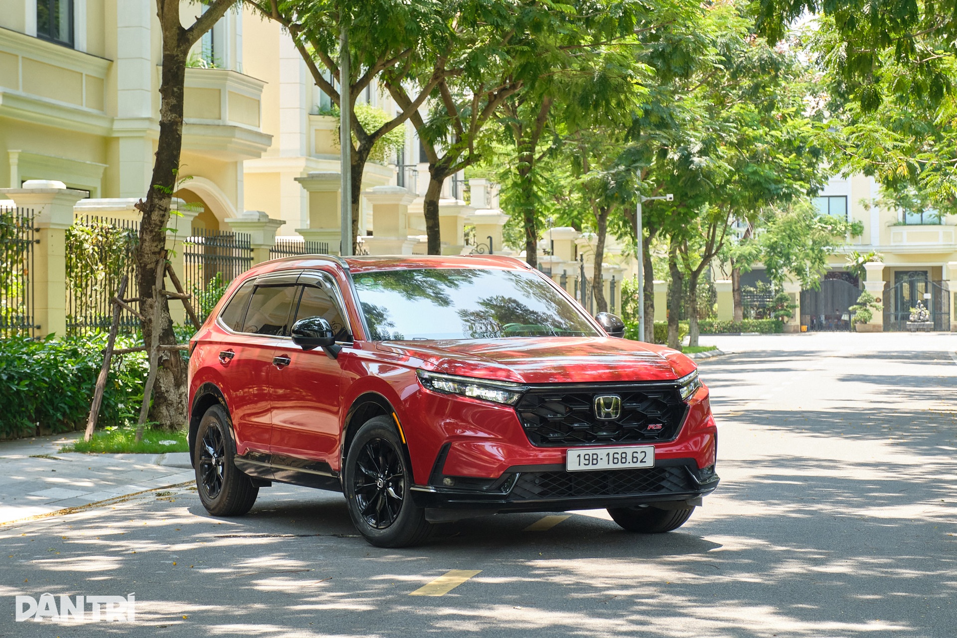 Honda CR-V e:HEV giá 1,25 tỷ đồng, ai sẽ lựa chọn? - 1