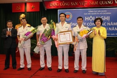 UBND TPHCM thưởng nóng cho Hải quan Tân Sơn Nhất