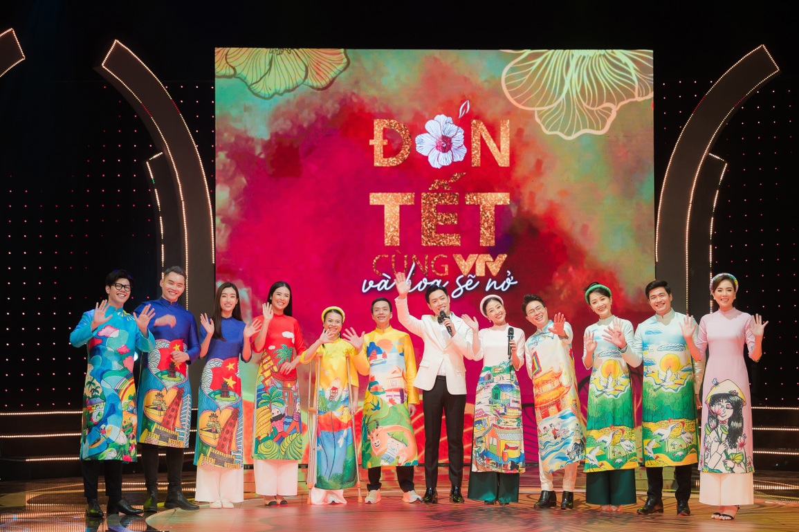 BTV Thu Hà, Mai Ngọc VTV khoe dáng chuẩn với áo dài Ngọc Hân - 1 BTV Thu Hà, Mai Ngọc VTV khoe dáng chuẩn với áo dài Ngọc Hân - 1