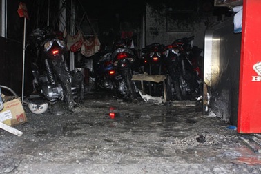 Cửa hàng xe máy phát hỏa, nhiều xe tay ga bị thiêu rụi
