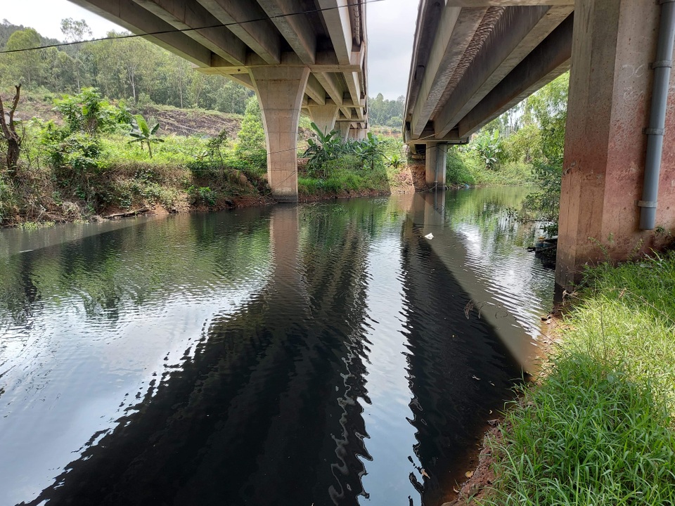 Tìm nguyên nhân kênh Nhà Lê bị nhuộm đen bất thường - 2 Tìm nguyên nhân kênh Nhà Lê bị nhuộm đen bất thường - 2