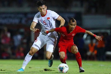 Văn Hậu nhận giải Cầu thủ trẻ hay nhất V-League 2019