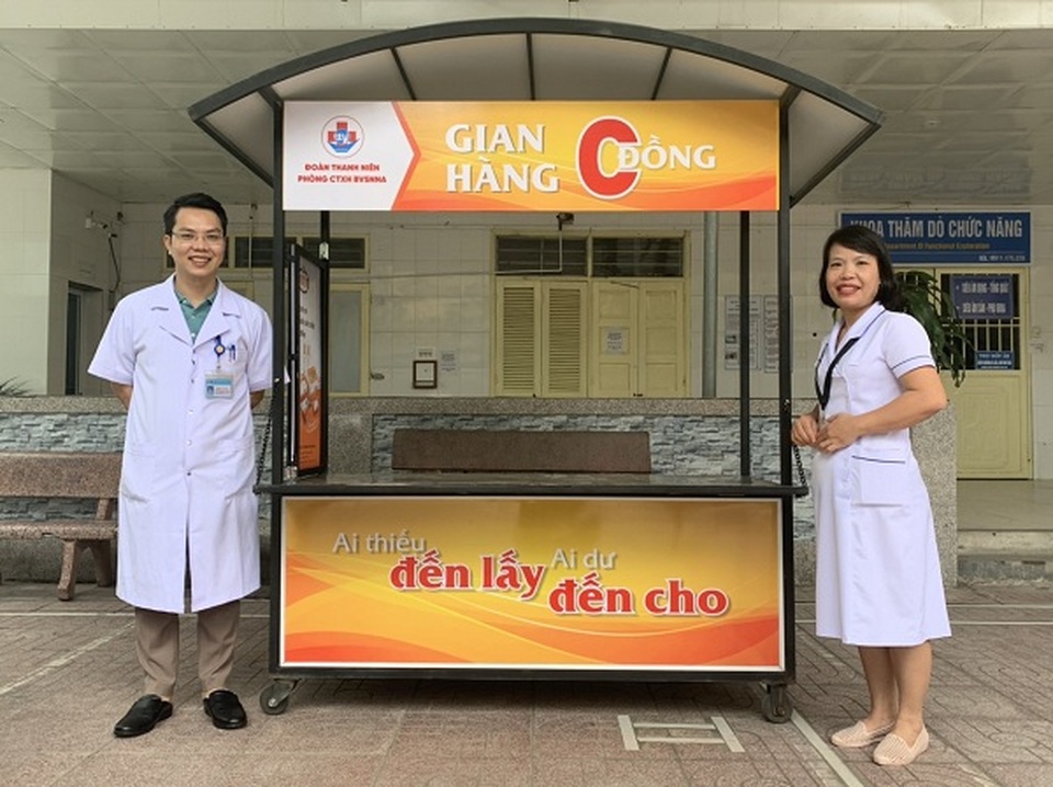 Ấm lòng gian hàng 0 đồng nơi bệnh viện, ai cần đến lấy - ai có đến cho - 1 Ấm lòng gian hàng 0 đồng nơi bệnh viện, ai cần đến lấy - ai có đến cho - 1