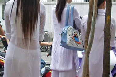 Nữ sinh mặc đồng phục “khó coi” 