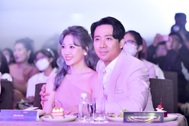 Khoảnh khắc ngọt ngào của vợ chồng Hari Won - Trấn Thành