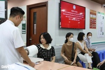 Bệnh viện Bạch Mai khám đến 21h: Hết cảnh cứ đi khám phải nghỉ phép