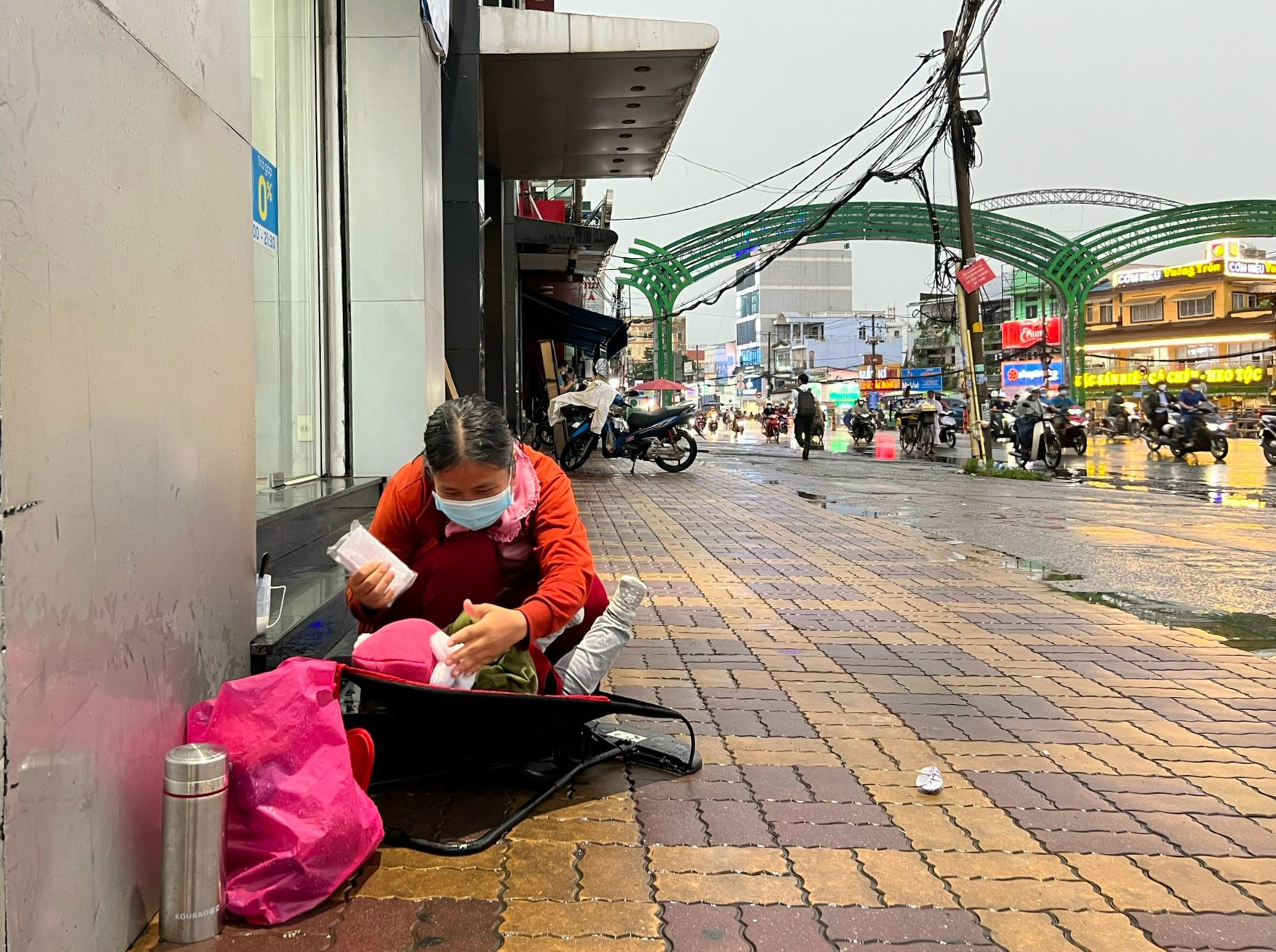 Người mẹ uất nghẹn khi bị mắng cho con uống thuốc ngủ để bán vé số - 4 Người mẹ uất nghẹn khi bị mắng cho con uống thuốc ngủ để bán vé số - 4