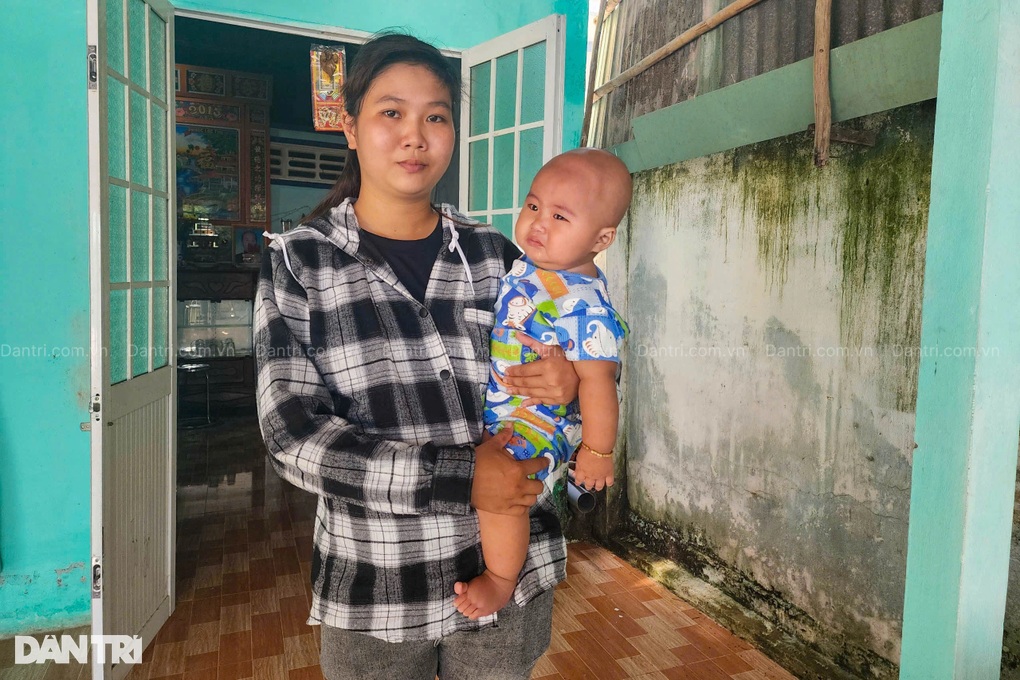 Người vợ trẻ khẩn cầu cứu chồng bị tai nạn liệt giường, con thơ khát sữa - 3 Người vợ trẻ khẩn cầu cứu chồng bị tai nạn liệt giường, con thơ khát sữa - 3