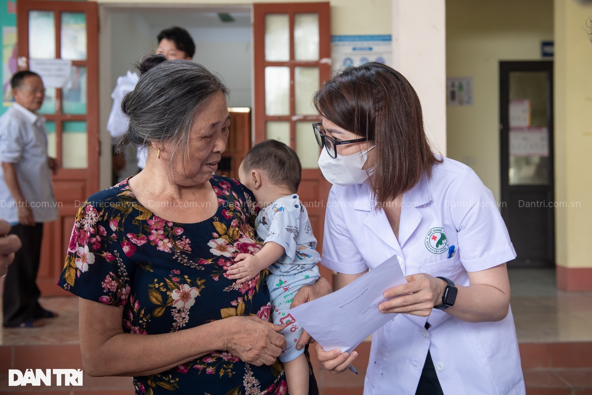 Hành trình khám bệnh, tri ân người có công dịp 27/7 của Dân trí - 15 Hành trình khám bệnh, tri ân người có công dịp 27/7 của Dân trí - 15