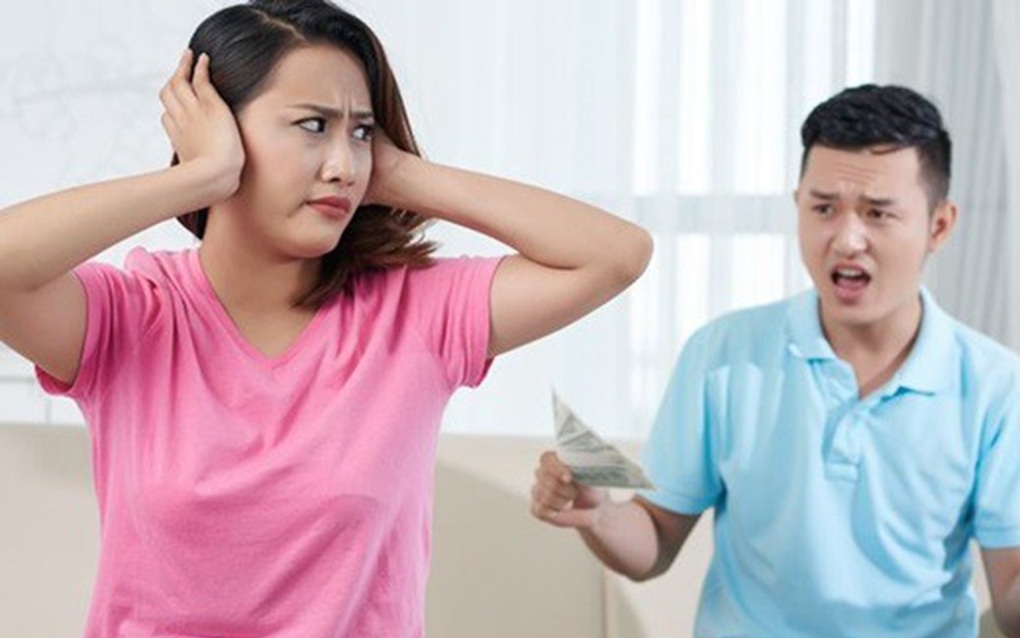Bạn trai đòi tôi hàng tháng chuyển lương vào tài khoản để... anh giữ hộ - 1 Bạn trai đòi tôi hàng tháng chuyển lương vào tài khoản để... anh giữ hộ - 1