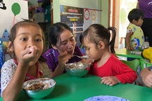 Hành trình nhiều "nước mắt" về bữa cơm bán trú của trẻ bản Kè, Cáo và Chuối