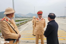 Cảnh sát huy động thiết bị nghiệp vụ, phát hiện lái xe vi phạm trên cao tốc