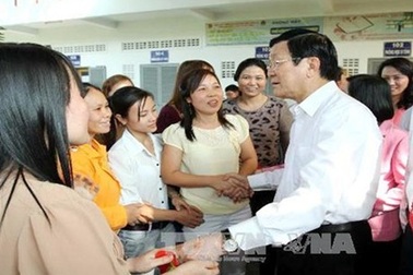 Chủ tịch nước thăm, chúc Tết công nhân xa nhà tại TPHCM