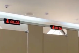 Điểm du lịch nổi tiếng ở Trung Quốc lắp đặt đồng hồ hẹn giờ ở nhà vệ sinh