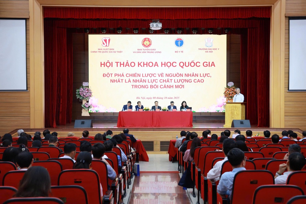 Đừng bắt người giỏi chuyên môn chỉ có thể chọn theo đường... làm quan - 1 Đừng bắt người giỏi chuyên môn chỉ có thể chọn theo đường... làm quan - 1