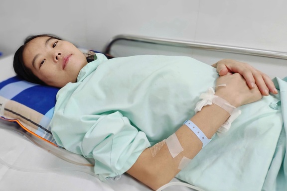 Bác sĩ kêu gọi giúp đỡ người mẹ dân tộc Mông phải cắt chân để giữ mạng sống