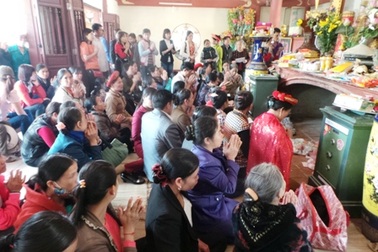 Hàng vạn người đi lễ Bà Chúa thượng ngày đầu xuân