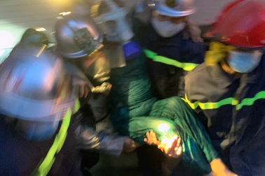 Hà Nội: Giải cứu 3 người khỏi đám cháy ở công ty giao hàng