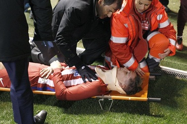 Cận cảnh chấn thương kinh hoàng của Fernando Torres