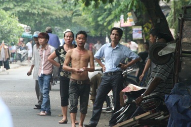 Cháy nổ cột điện, người dân hoảng sợ bỏ chạy