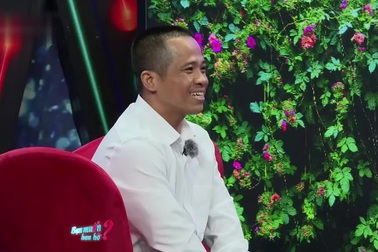 Hát tặng nhà gái nhưng quên lời, chàng trai được hai MC liên tục hỗ trợ