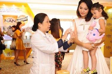 100 mẹ cùng khám phá “sức mạnh vàng của đạm” với HH Hương Giang