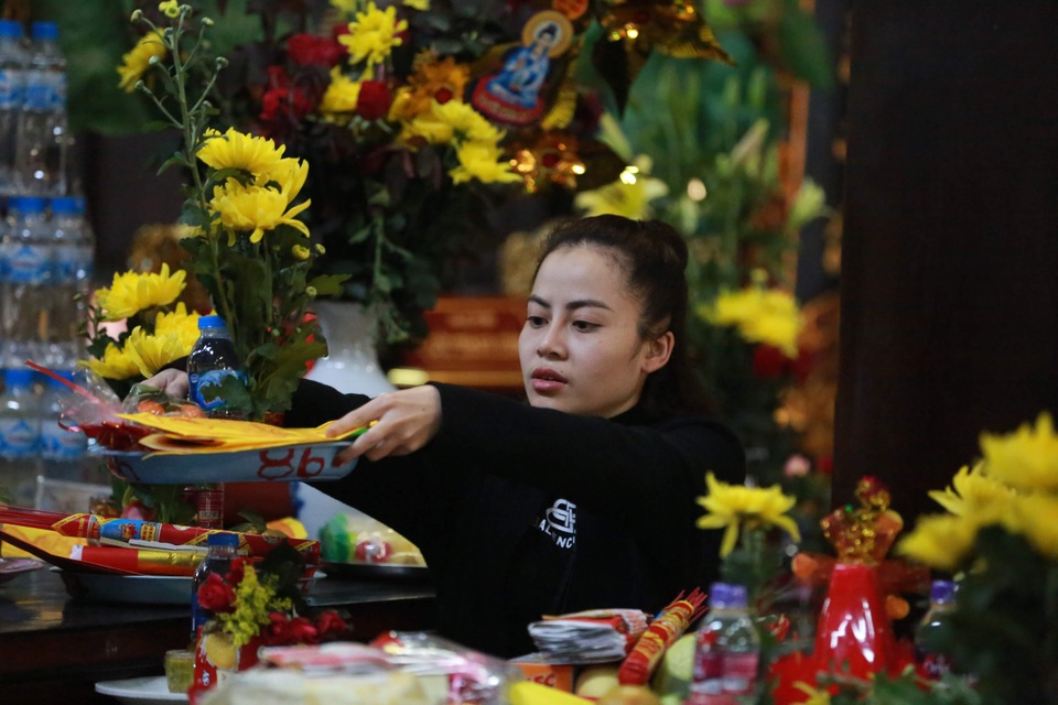 Ngôi chùa “chống ế” ở Hà Nội đông đúc nam thanh, nữ tú dịp Valentine - 4 Ngôi chùa “chống ế” ở Hà Nội đông đúc nam thanh, nữ tú dịp Valentine - 4
