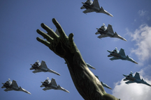 Mỹ dừng chia sẻ tin tình báo cho Ukraine, không quân Nga chớp cơ hội