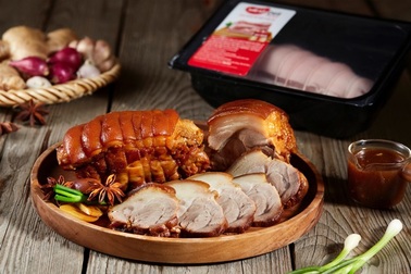 Hệ thống VinMart/VinMart+ tại TPHCM "đắt khách" thịt heo sạch MEATDeli và gà tươi 3F