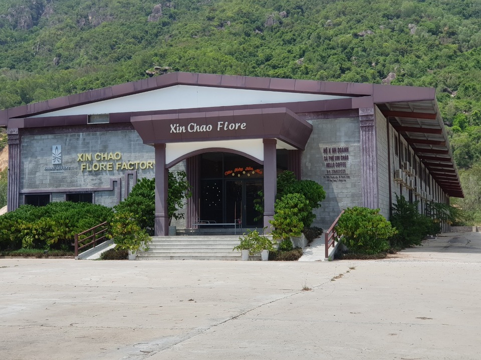 Vụ xử lý loạt showroom đón khách Trung Quốc có nguy cơ “chìm xuồng” (!?) - 1 Vụ xử lý loạt showroom đón khách Trung Quốc có nguy cơ “chìm xuồng” (!?) - 1