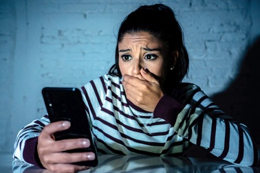 Quyết tâm rũ bỏ chồng sau khi lộ tin nhắn ngoại tình