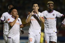 Tiến Linh lập cú đúp cho Bình Dương, Khánh Hòa vẫn đứng cuối bảng V-League